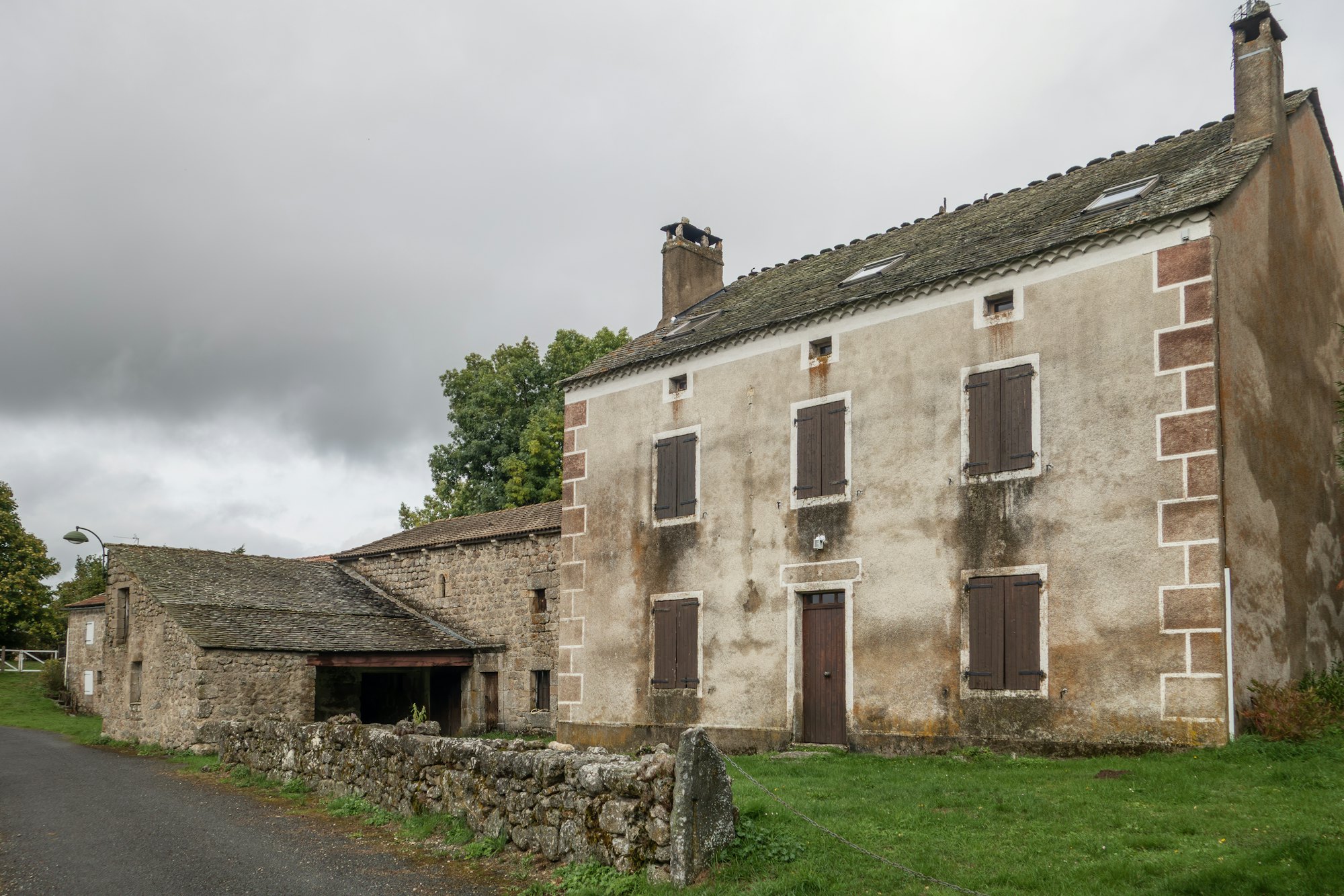 Longère en pierre typique du Berry
